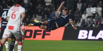 Alex Arce y José Florentín dieron la victoria a Independiente Rivadavia frente a Huracán
