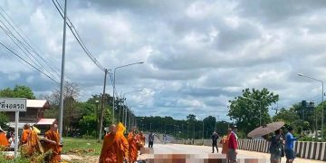 Niño de 11 años atropelló y mató a ocho monjes durante peregrinación en Tailandia