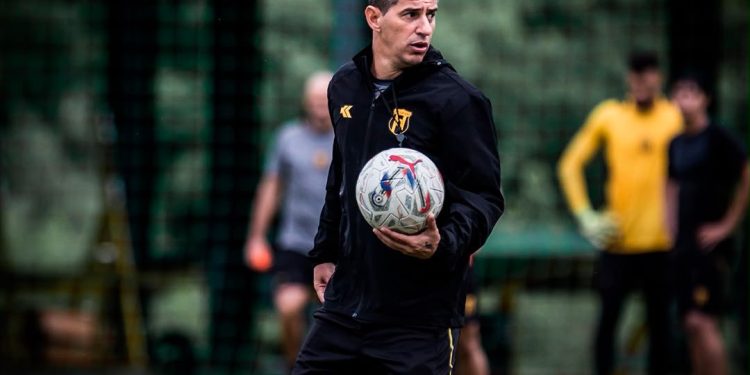 Guaraní busca deté tras la sorpresiva salida de Leandro Romagnoli