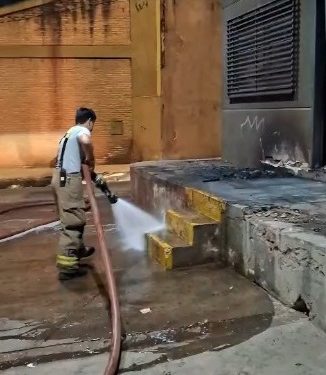 Se incendió un depósito de bomberos bajo el viaducto de Madame Lynch