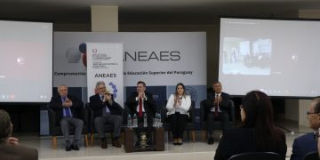Egresados de carreras acreditadas registran mejores salarios en el empleo formal, según estudio de la ANEAES