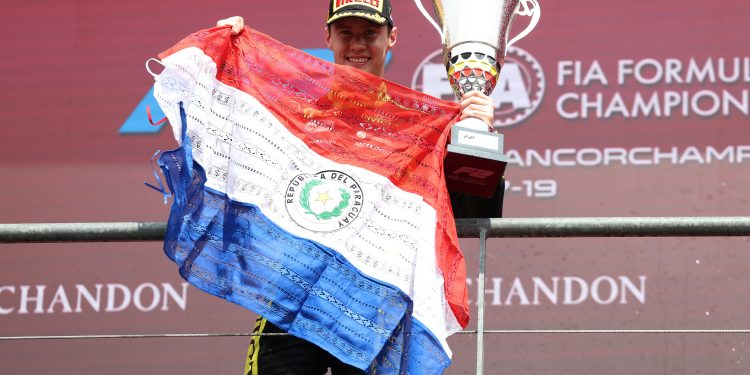 Duerksen volvió a lo más alto del podio de la F2 con una victoria contundente