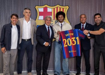 El Barcelona hace oficial el fichaje de Karim Adeyemi hasta 2031