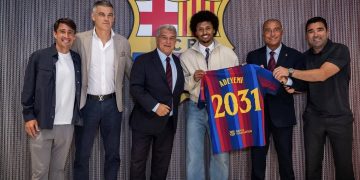 El Barcelona hace oficial el fichaje de Karim Adeyemi hasta 2031