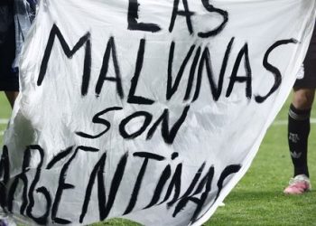 Reino Unido pidió a FIFA investigar a Argentina por una pancarta sobre las Malvinas