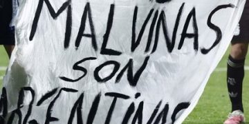 Reino Unido pidió a FIFA investigar a Argentina por una pancarta sobre las Malvinas