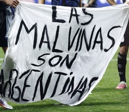 Reino Unido pidió a FIFA investigar a Argentina por una pancarta sobre las Malvinas