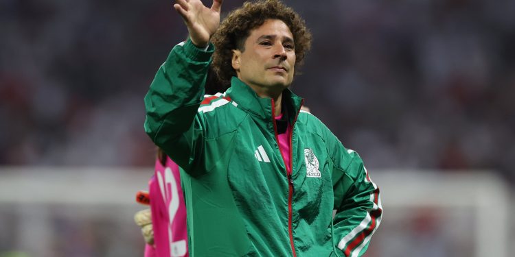 Arquero mexicano Guillermo Ochoa anuncia su retiro tras 22 años como profesional