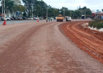 Avanzan obras del Corredor Vial Las Residentas con trabajos de imprimación sobre Gral. Aquino