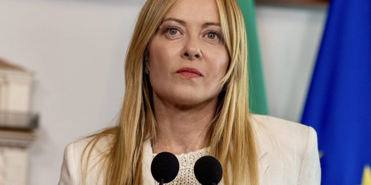 Italia evalúa suspender la libre circulación con España