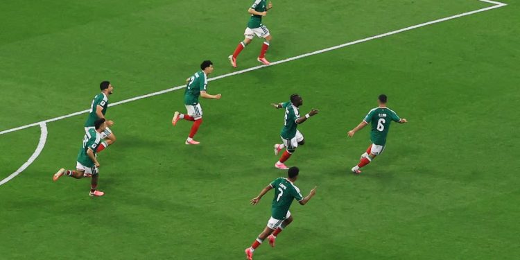 México elimina a Ecuador y avanza a octavos de final