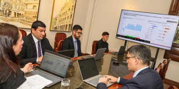Economía paraguaya brilla en la región, pero las finanzas del Estado sienten el golpe de un dólar más barato y menos ingresos binacionales