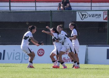 Olimpia goleó al 2 de Mayo en el inicio del capítulo trece