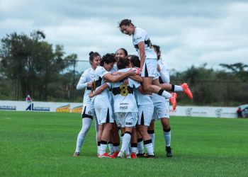 Olimpia derrotó nuevamente a Guarani y sigue al acecho de la cima