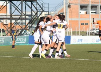 Olimpia logró un trabajado triunfo sobre Trinidense y se acerca cada vez más a la cima