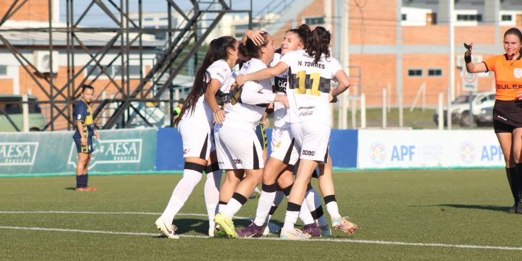 Olimpia logró un trabajado triunfo sobre Trinidense y se acerca cada vez más a la cima