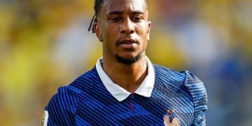«Sentamos a Olise en la mesa de Platini y Zidane…y no está ni en la cocina»