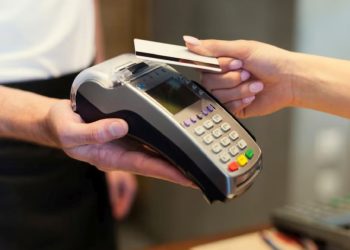 BCP reduce los topes de comisiones por pagos con tarjetas