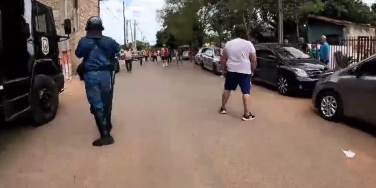 Policía interviene tras pelea entre hinchas en partido de la Liga Limpeña