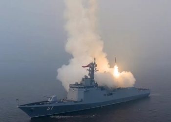 Líder norcoreano supervisa prueba de misil de crucero