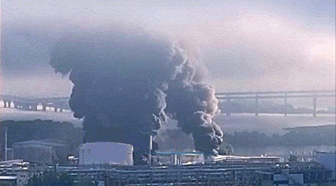 Ucrania golpeó una planta petrolera y una base naval en cercanías de San Petersburgo