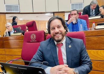 Senador critica informe presidencial y respalda proyecto político de Miguel Prieto