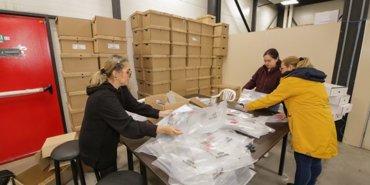 TSJE prepara máquinas de votación para simulacros y capacitaciones