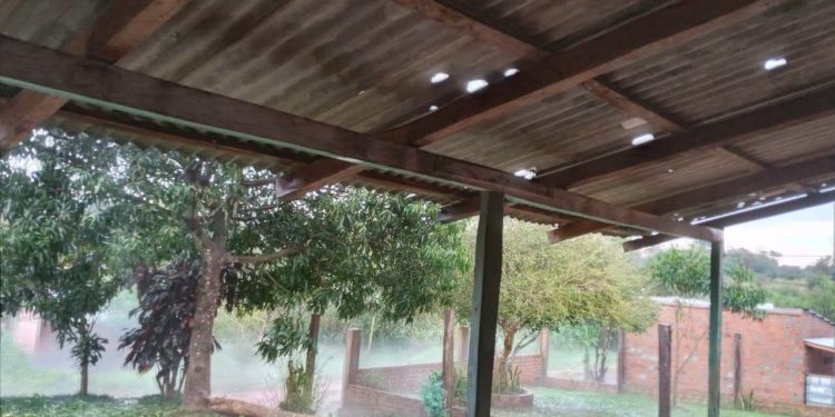Temporal con granizada causa destrozos y destechamientos en Itapúa y Caazapá