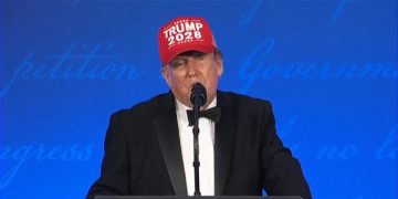 Trump ironizó sobre buscar un «cuarto mandato» presidencial