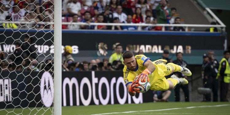 El arquero español Unai Simón fija récord del Mundial: 519 minutos con arco imbatido