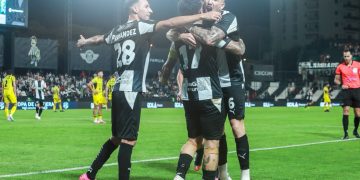 Libertad vence a Recoleta FC y se suma al lote de punteros