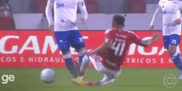 Le rompió la pierna y no volverá hasta que el rival se recupere
