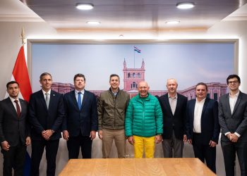 Empresario brasileño Luciano Hang se reúne con el presidente Santiago Peña