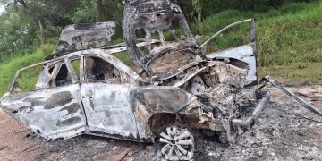 Policía localiza una camioneta totalmente incinerada que había sido denunciada como robada