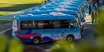 Gobierno presenta bibliobuses para estimulación temprana, lectura y juego a niños de los 17 departamentos