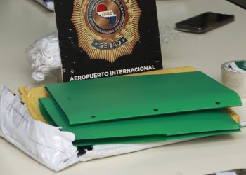 SENAD intercepta marihuana de alta potencia oculta en carpetas archivadoras procedentes de EE. UU.