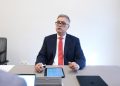 Santiago Peña designa al ingeniero Miguel Báez Reyes como nuevo presidente de la ANDE