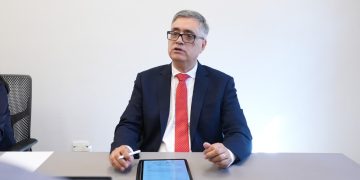Santiago Peña designa al ingeniero Miguel Báez Reyes como nuevo presidente de la ANDE