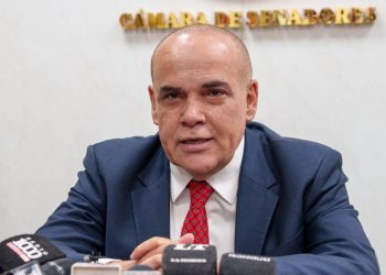 «Bachi» Núñez tilda de falta de madurez la ausencia de gobernadores en llamado del partido
