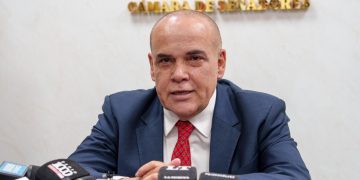 «Bachi» Núñez tilda de falta de madurez la ausencia de gobernadores en llamado del partido