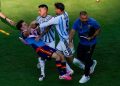 La FIFA sanciona a Argentina con cargos por la Copa Mundial por la trifulca y la pancarta de las ‘Malvinas’