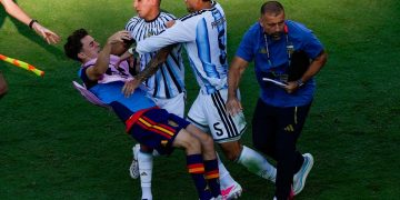 La FIFA sanciona a Argentina con cargos por la Copa Mundial por la trifulca y la pancarta de las ‘Malvinas’