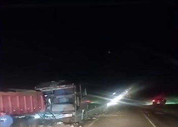Un guarda de bus perdió la vida tras chocar contra un camión