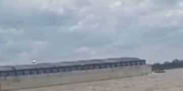 Tragedia en el río Paraguay: dos tripulantes mueren al ser embestidos por una barcaza