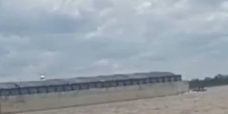 Tragedia en el río Paraguay: dos tripulantes mueren al ser embestidos por una barcaza