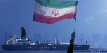 Irán advirtió con represalias a países que apoyen a EE.UU y mantiene cerrado Ormuz