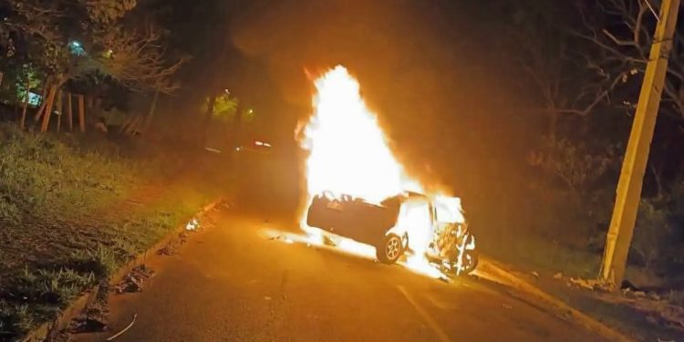 Choque e incendio de un vehículo dejó un muerto y cuatro heridos