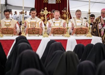 Lefebvrianos avanzan con consagración de obispos pese a advertencias de Roma