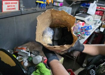 SENAD desarticula foco de microtráfico que usaba bolsas de carbón como fachada para vender drogas