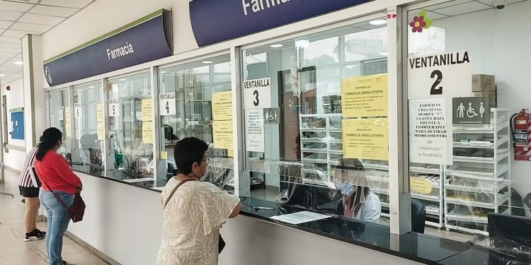 IPS analiza licitaciones de medicamentos prioritarios y aborda las causas del desabastecimiento